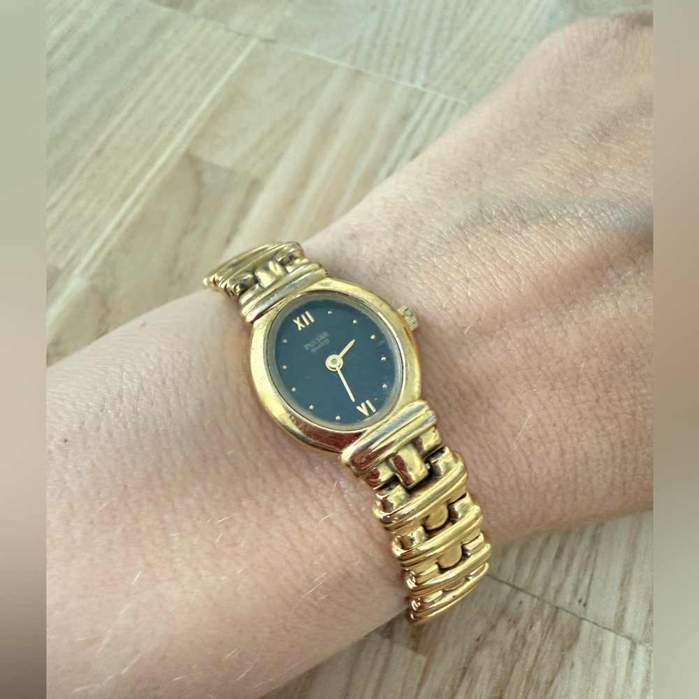 Vintage pulsar ladies oval gold tone dress watch NEW BATTERY - Picture 3 of 12